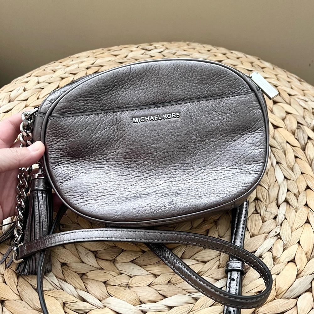 Michael Kors genuine leather embellished metallic chain strap tassel purse - Picture 5 of 9